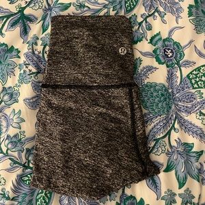 Adorable black/ grey Lululemon High Rise 25”  size 2 leggings!! Never been worn!